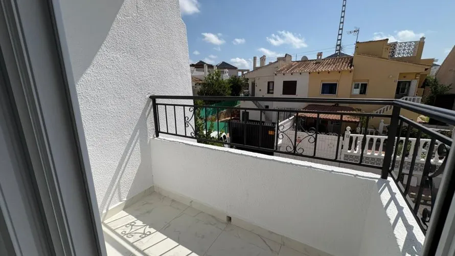 Сasa de 3 dormitorios en Torrevieja, Spain No. 791 № 10