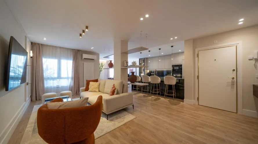 Apartamento de 3 dormitorios en Madrid, Spain No. 921 № 2