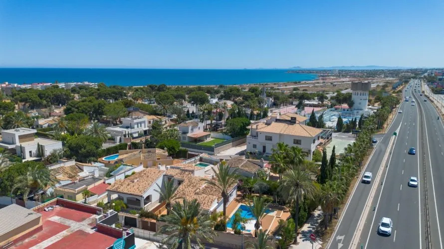 Villa de 4 dormitorios en Alicante, Spain No. 746 № 11