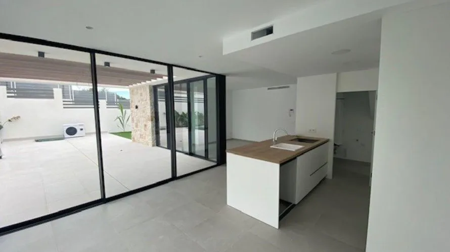 Villa de 3 dormitorios en Alicante, Spain No. 534 № 6