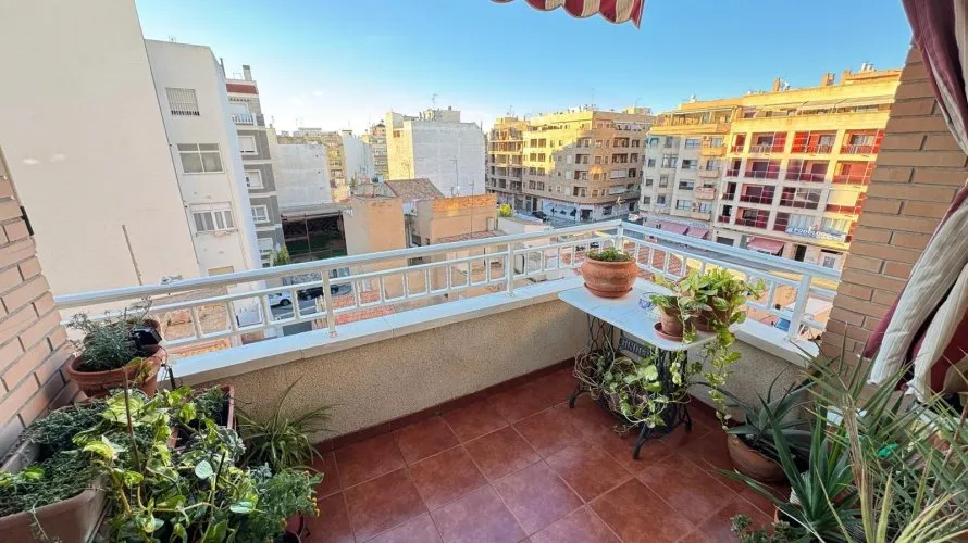 Apartamento de 4 dormitorios en Torrevieja, Spain No. 84 № 21