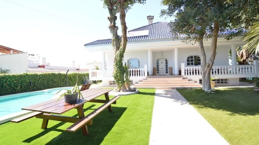 Villa de 4 dormitorios en Torrevieja, Spain No. 113 № 2