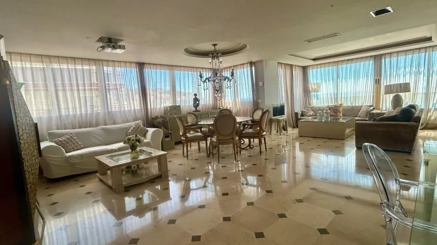 Apartamento de 3 dormitorios en Benidorm, Spain No. 695