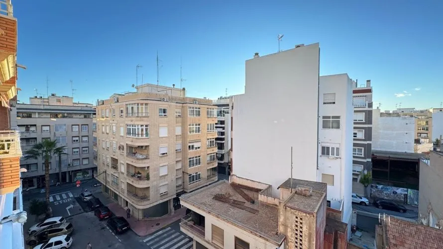 Apartamento de 4 dormitorios en Torrevieja, Spain No. 84 № 20