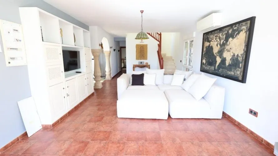 Apartamento de 4 dormitorios en Villamartin, Spain No. 782 № 2