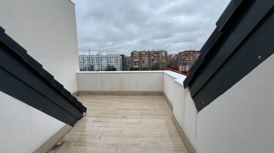 Ático de 2 dormitorios en Madrid, Spain No. 690 № 6