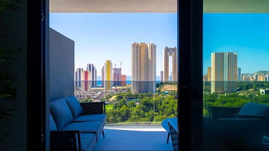 Apartamento de 2 dormitorios en Benidorm, Spain No. 727 № 3