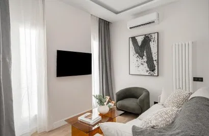 Apartamento de 3 dormitorios en Madrid, Spain No. 550