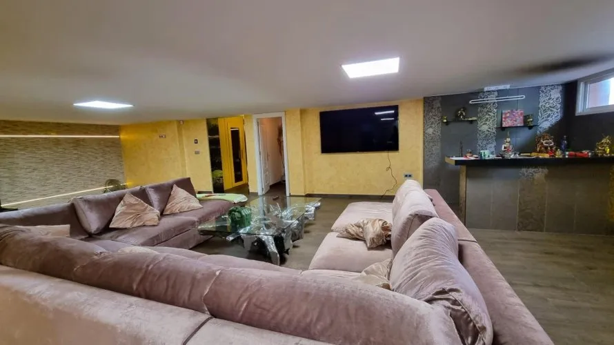 Villa de 239m² en Torrevieja, Spain No. 181 № 8