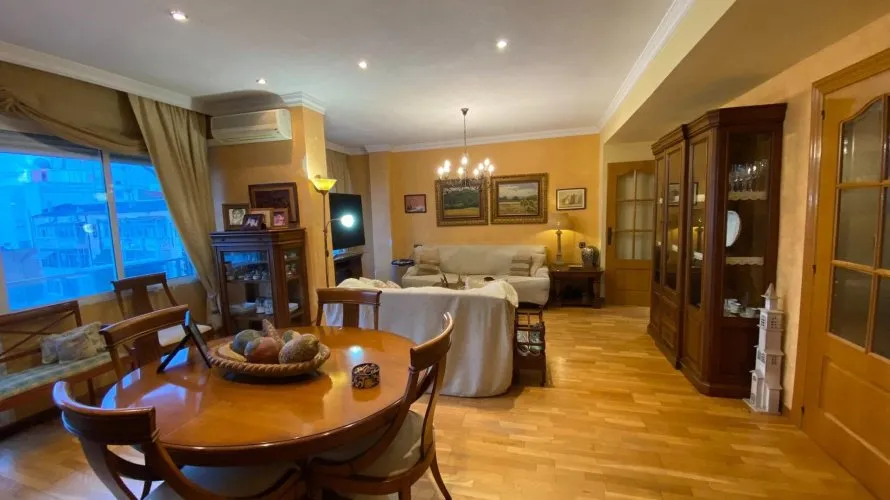 Apartamento de 4 dormitorios en Alicante, Spain No. 689 № 27