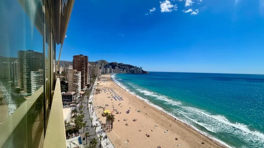 Apartamento de 3 dormitorios en Benidorm, Spain No. 695 № 8