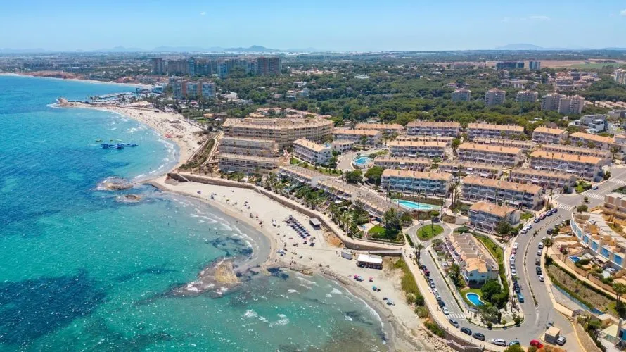 Villa de 4 dormitorios en Campoamor, Spain No. 662 № 6