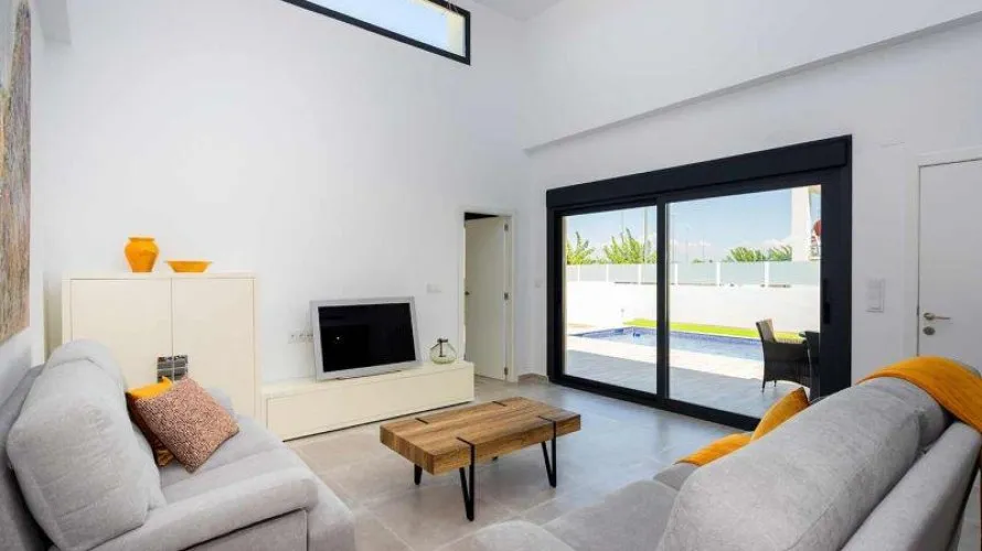 Villa de 3 dormitorios en Daya Nueva, Spain No. 275 № 1