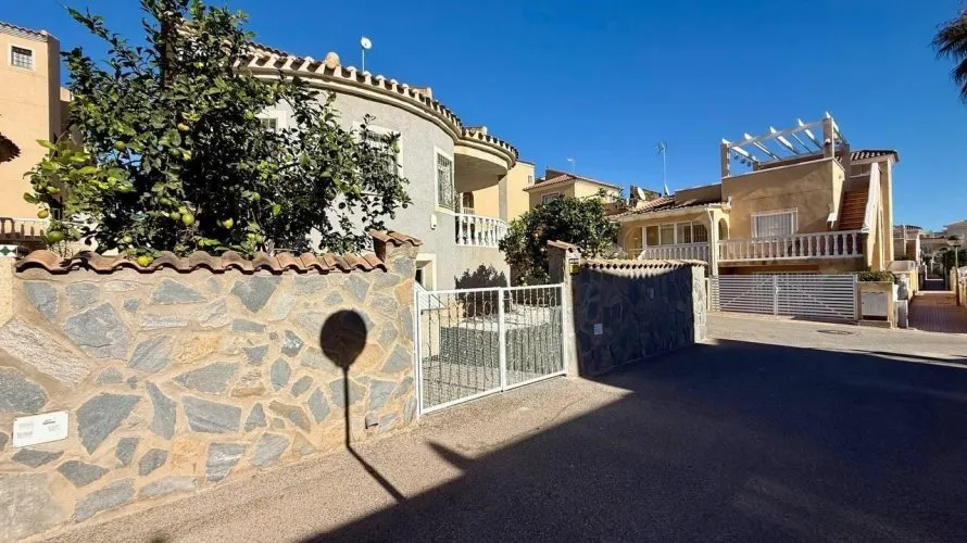 Villa de 4 dormitorios en Playa Flamenca II, Spain No. 169 № 18