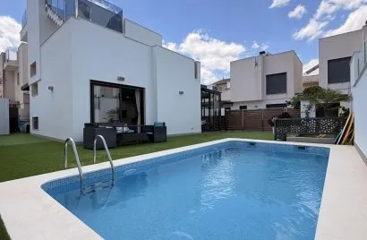 Villa de 5 dormitorios en Torrevieja, Spain No. 863