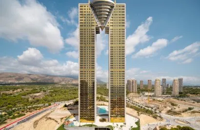 Apartamento de 3 dormitorios en Benidorm, Spain No. 367