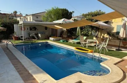 Villa de 4 dormitorios en Torrevieja, Spain No. 730