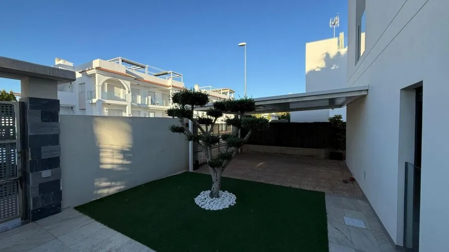 Villa de 3 dormitorios en Ciudad Quesada, Spain No. 901 № 10