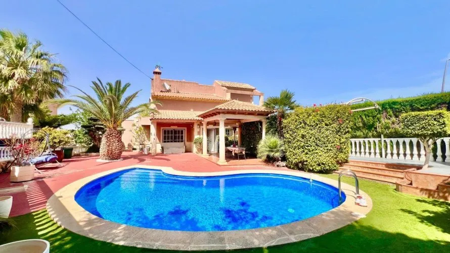 Villa de 3 dormitorios en Torrevieja, Spain No. 120