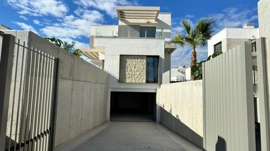 Villa de 3 dormitorios en Finestrat, Spain No. 704 № 12