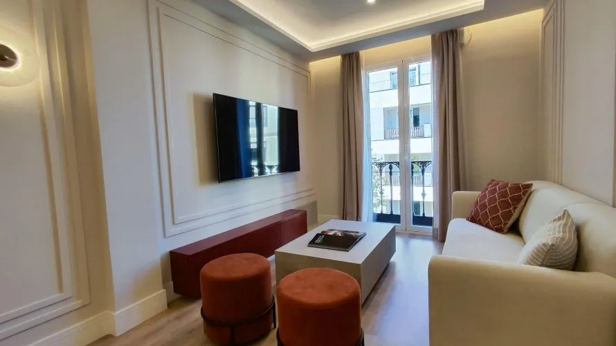 Apartamento de 2 dormitorios en Madrid, Spain No. 643 № 2