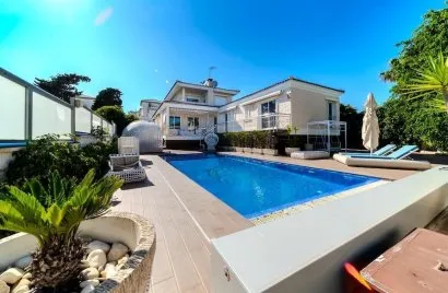 Villa de 5 dormitorios en Torrevieja, Spain No. 734
