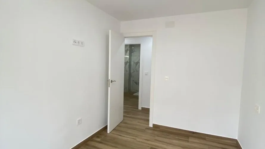 Apartamento de 3 dormitorios en Torrevieja, Spain No. 135 № 11