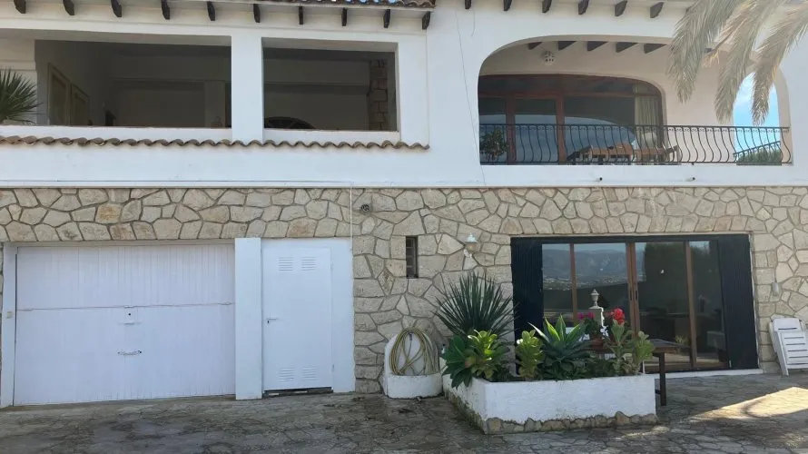 Villa de 4 dormitorios en Albir, Spain No. 586 № 1
