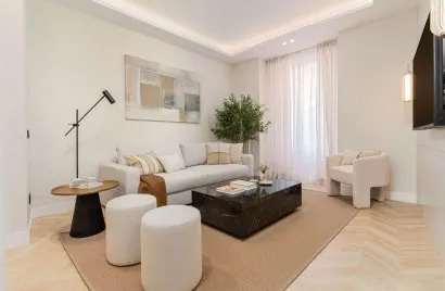 Apartamento de 3 dormitorios en Madrid, Spain No. 549