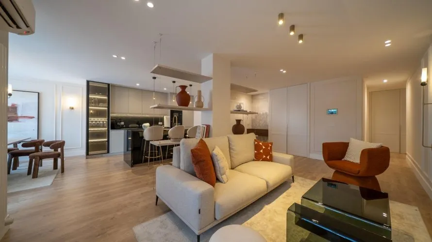 Apartamento de 3 dormitorios en Madrid, Spain No. 921 № 1