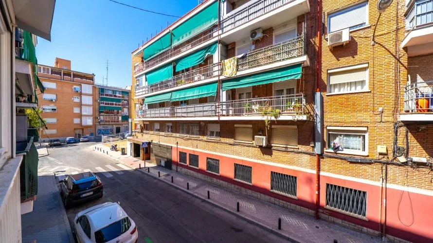 Apartamento de 2 dormitorios en Madrid, Spain No. 851 № 3