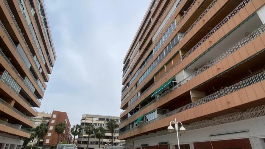 Apartamento de 3 dormitorios en Torrevieja, Spain No. 135 № 1