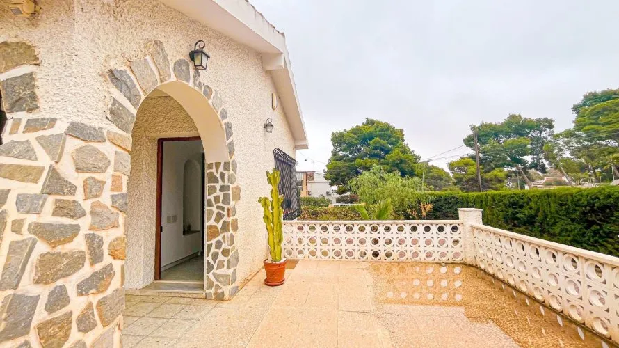 Villa de 3 dormitorios en Los Balcones, Spain No. 629 № 2