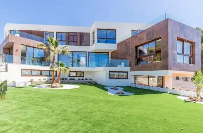 Villa de 4 dormitorios en Benidorm, Spain No. 457