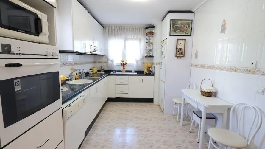 Apartamento de 5 dormitorios en Alicante, Spain No. 926 № 3