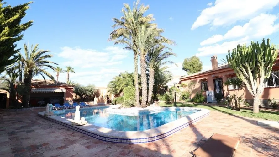 Apartamento de 5 dormitorios en El Chaparral, Spain No. 562