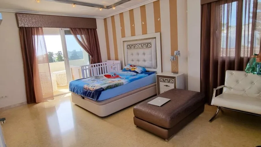 Villa de 239m² en Torrevieja, Spain No. 181 № 4