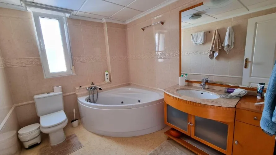 Villa de 239m² en Torrevieja, Spain No. 181 № 5