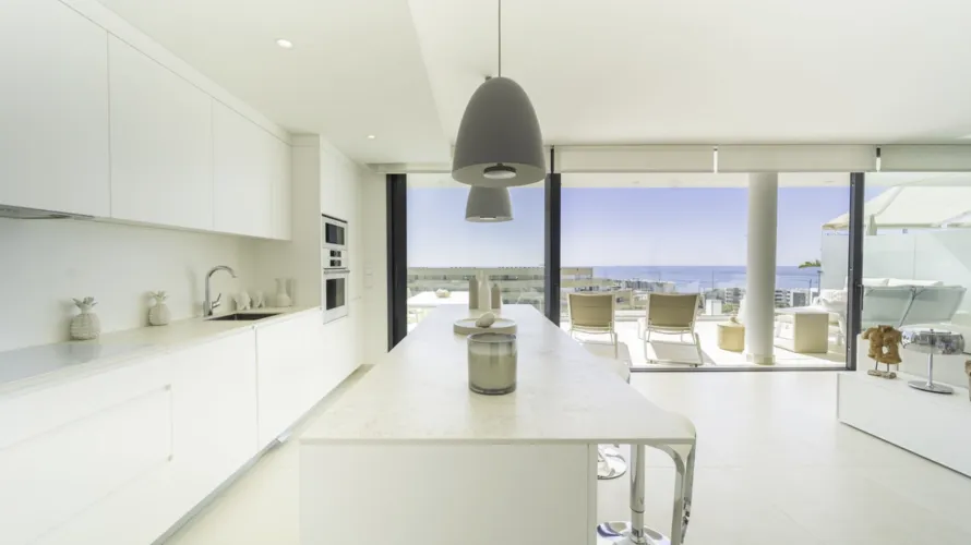 Apartamento de 3 dormitorios en Fuengirola, Spain No. 98 № 3