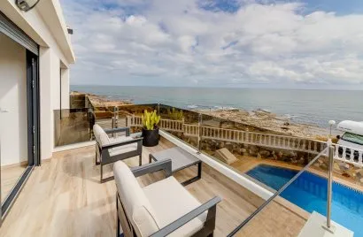 Villa de 210m² en Torrevieja, Spain No. 720