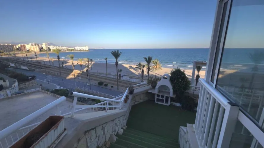 Apartamento de 3 dormitorios en El Campello, Spain No. 743