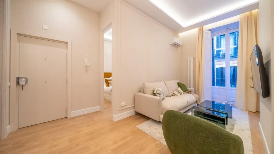 Apartamento de 3 dormitorios en Madrid, Spain No. 168 № 4
