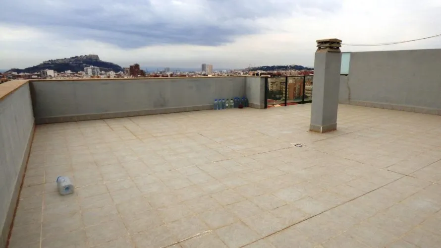 Ático de 4 dormitorios en Alicante, Spain No. 129 № 1