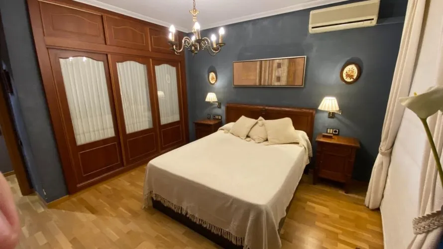 Apartamento de 4 dormitorios en Alicante, Spain No. 689 № 1