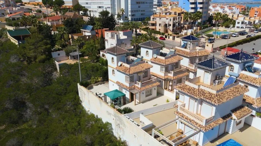 Сasa de 3 dormitorios en La Mata, Spain No. 222 № 4