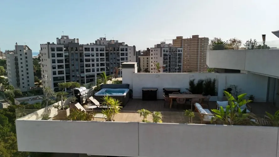 Ático de 3 dormitorios en Alicante, Spain No. 848 № 1