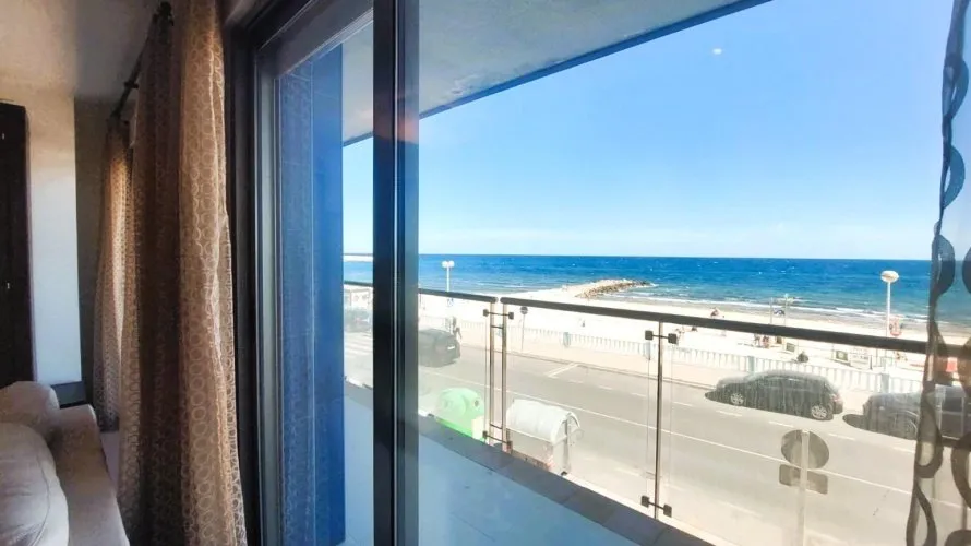 Apartamento de 4 dormitorios en Torrevieja, Spain No. 561 № 2