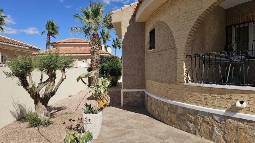 Villa de 3 dormitorios en Benijófar, Spain No. 241