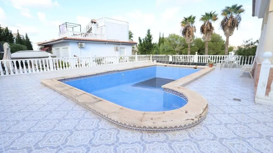 Apartamento de 5 dormitorios en Alicante, Spain No. 926 № 26