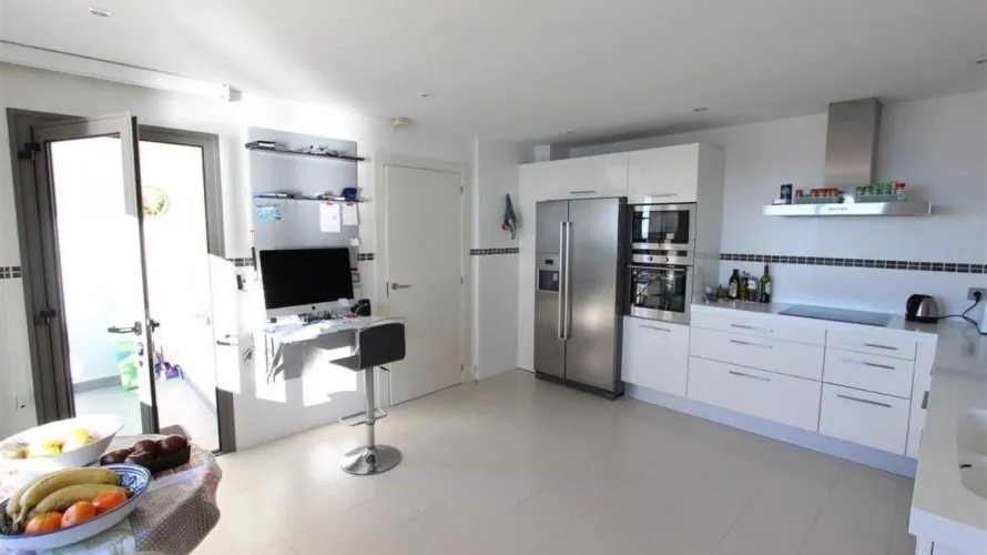 Apartamento de 260m² en El Mascarat, Spain No. 914 № 2